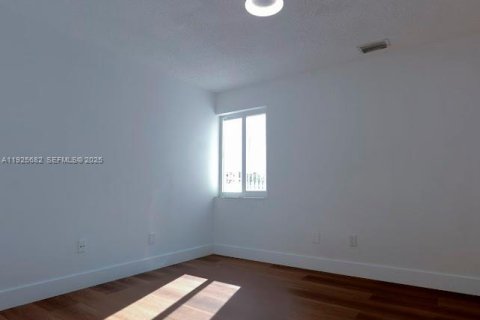 Снять в аренду виллу или дом в Майами, Флорида 3 спальни, № 1984150 - фото 8