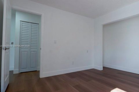 Снять в аренду виллу или дом в Майами, Флорида 3 спальни, № 1984150 - фото 7