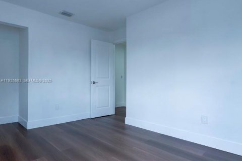 Снять в аренду виллу или дом в Майами, Флорида 3 спальни, № 1984150 - фото 11