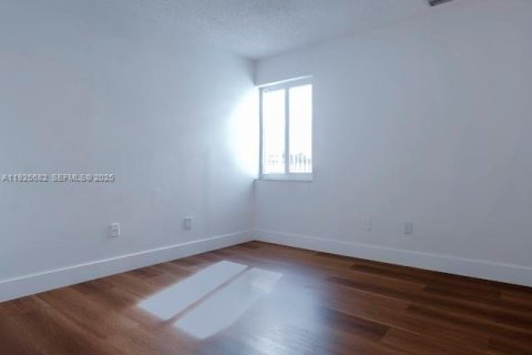 Снять в аренду виллу или дом в Майами, Флорида 3 спальни, № 1984150 - фото 9