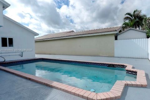 Снять в аренду виллу или дом в Майами, Флорида 3 спальни, № 1984150 - фото 15