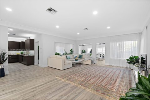 House in Hollywood, Florida 3 bedrooms, 267.74 sq.m. № 1925112 - photo 6