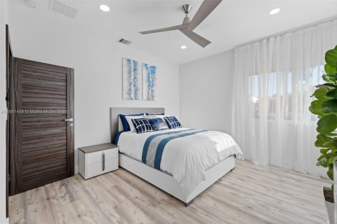 House in Hollywood, Florida 3 bedrooms, 267.74 sq.m. № 1925112 - photo 19