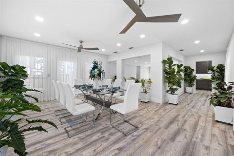 House in Hollywood, Florida 3 bedrooms, 267.74 sq.m. № 1925112 - photo 12