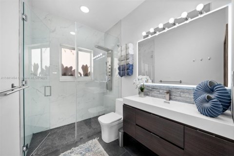 House in Hollywood, Florida 3 bedrooms, 267.74 sq.m. № 1925112 - photo 20