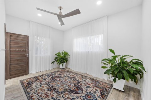 House in Hollywood, Florida 3 bedrooms, 267.74 sq.m. № 1925112 - photo 9
