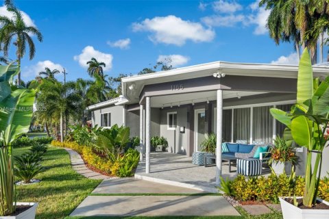 House in Hollywood, Florida 3 bedrooms, 267.74 sq.m. № 1925112 - photo 2