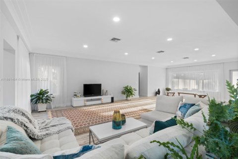 House in Hollywood, Florida 3 bedrooms, 267.74 sq.m. № 1925112 - photo 7
