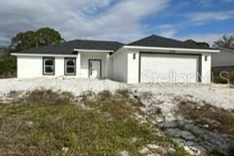House in Palm Bay, Florida 3 bedrooms, 149.76 sq.m. № 1507865 - photo 1