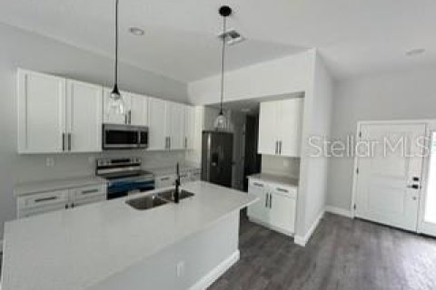 House in Palm Bay, Florida 3 bedrooms, 149.76 sq.m. № 1507865 - photo 2
