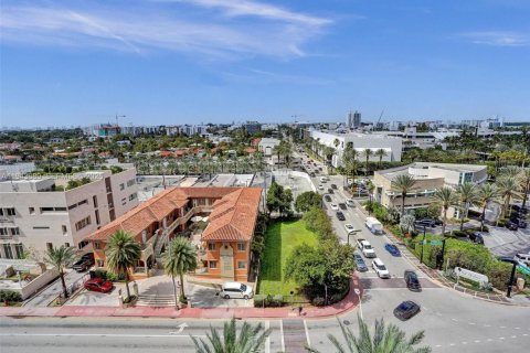 Condominio en alquiler en Surfside, Florida, 2 dormitorios, 183.95 m2 № 2001135 - foto 23