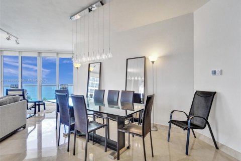 Condominio en alquiler en Surfside, Florida, 2 dormitorios, 183.95 m2 № 2001135 - foto 3