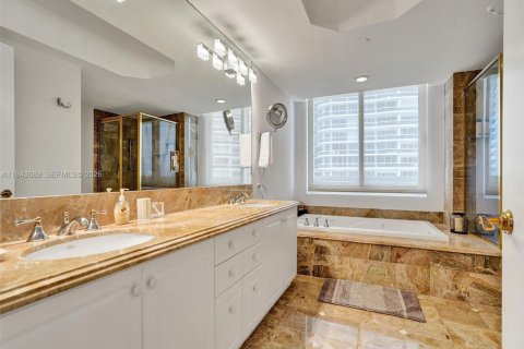 Condominio en alquiler en Surfside, Florida, 2 dormitorios, 183.95 m2 № 2001135 - foto 9