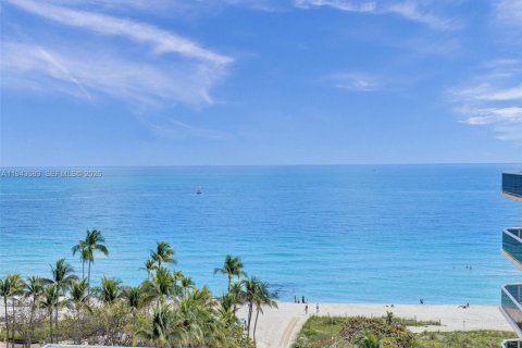 Condominio en alquiler en Surfside, Florida, 2 dormitorios, 183.95 m2 № 2001135 - foto 17