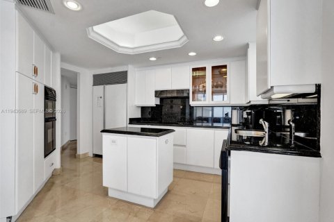 Condominio en alquiler en Surfside, Florida, 2 dormitorios, 183.95 m2 № 2001135 - foto 7