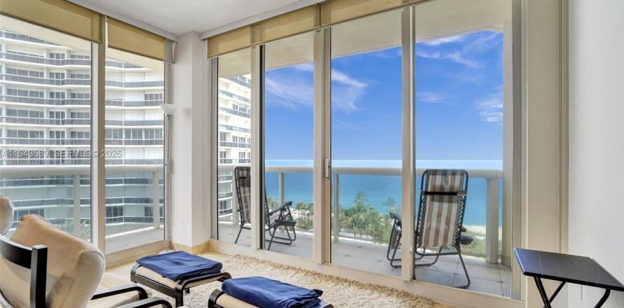 Condominio en Surfside, Florida, 2 dormitorios  № 2001135