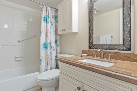 Condo in Deerfield Beach, Florida, 2 bedrooms  № 2013818 - photo 20