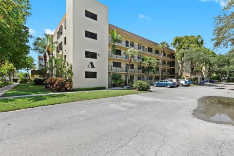 Condo in Deerfield Beach, Florida, 2 bedrooms  № 2013818 - photo 2