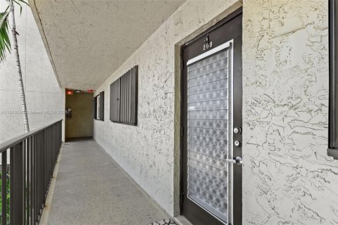 Condo in Deerfield Beach, Florida, 2 bedrooms  № 2013818 - photo 3