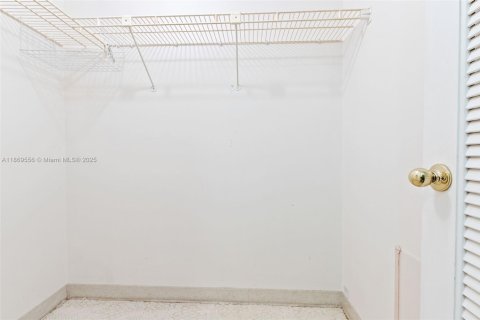 Condo in Deerfield Beach, Florida, 2 bedrooms  № 2013818 - photo 18