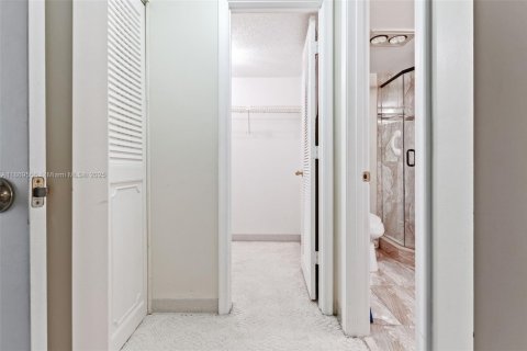 Condo in Deerfield Beach, Florida, 2 bedrooms  № 2013818 - photo 17