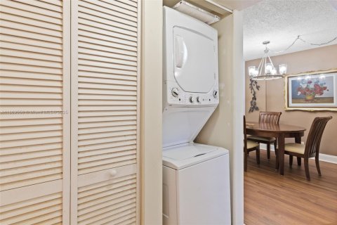 Condo in Deerfield Beach, Florida, 2 bedrooms  № 2013818 - photo 21