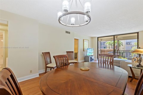 Condo in Deerfield Beach, Florida, 2 bedrooms  № 2013818 - photo 5