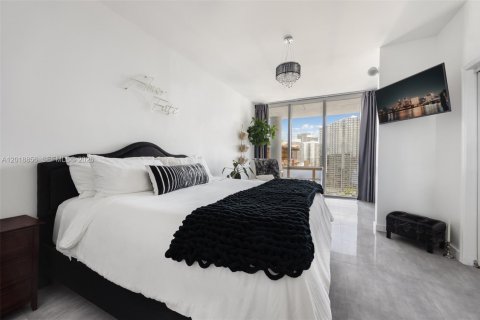 Condo in Miami, Florida, 2 bedrooms  № 2256619 - photo 12