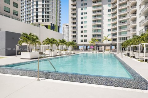 Condo in Miami, Florida, 2 bedrooms  № 2256619 - photo 24