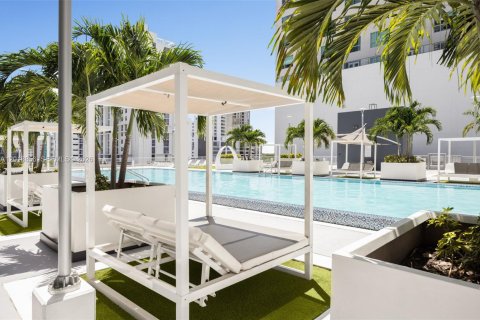 Condo in Miami, Florida, 2 bedrooms  № 2256619 - photo 25