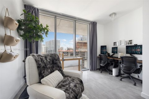 Condo in Miami, Florida, 2 bedrooms  № 2256619 - photo 13