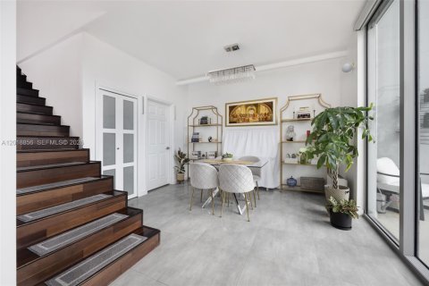 Condo in Miami, Florida, 2 bedrooms  № 2256619 - photo 6