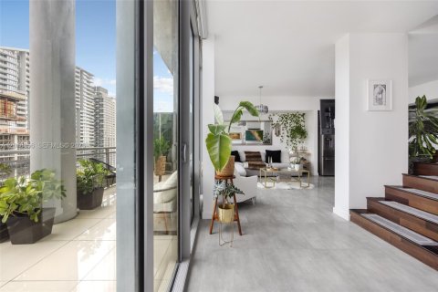 Condo in Miami, Florida, 2 bedrooms  № 2256619 - photo 7