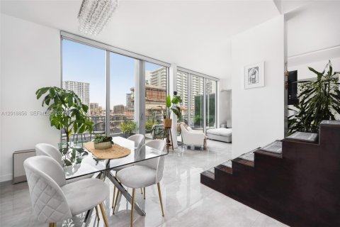 Condo in Miami, Florida, 2 bedrooms  № 2256619 - photo 10