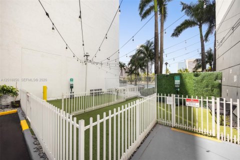 Condo in Miami, Florida, 2 bedrooms  № 2256619 - photo 29