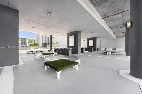 Condo in Miami, Florida, 2 bedrooms  № 2256619 - photo 27