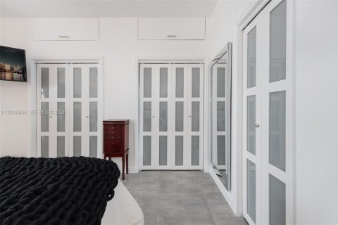 Condo in Miami, Florida, 2 bedrooms  № 2256619 - photo 14