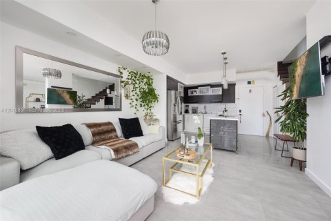 Condo in Miami, Florida, 2 bedrooms  № 2256619 - photo 3