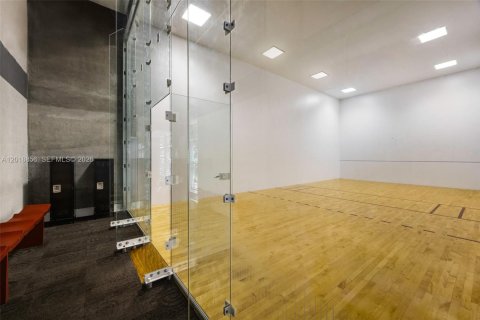 Condo in Miami, Florida, 2 bedrooms  № 2256619 - photo 21