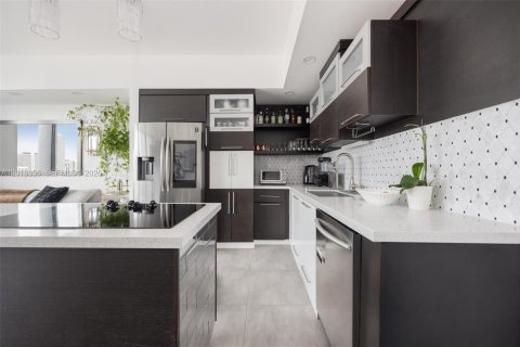 Condo in Miami, Florida, 2 bedrooms № 2256619