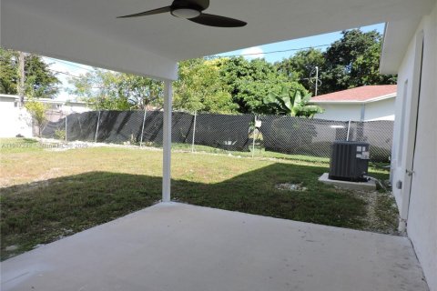 Villa ou maison à louer à Homestead, Floride: 3 chambres, 102.19 m2 № 1973491 - photo 19