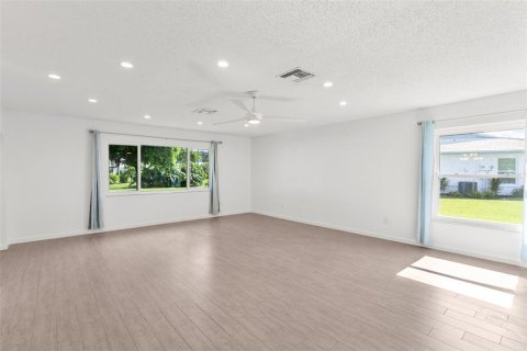 Casa en venta en Bradenton, Florida, 2 dormitorios, 167.5 m2 № 1911734 - foto 9