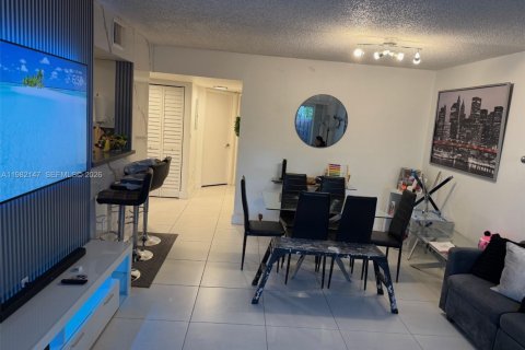 Apartment in Doral, Florida 3 bedrooms, 104.05 sq.m. № 2043071 - photo 6