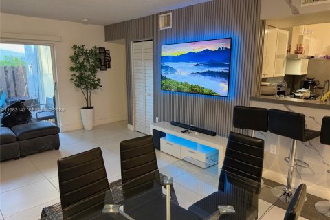 Apartment in Doral, Florida 3 bedrooms, 104.05 sq.m. № 2043071 - photo 5