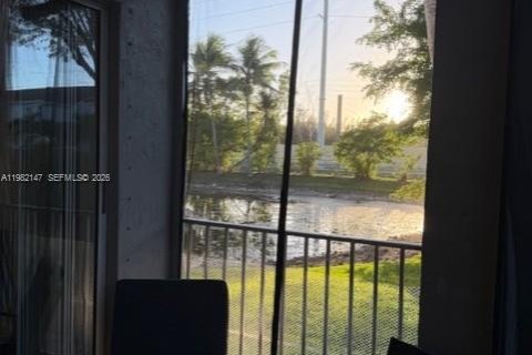 Apartment in Doral, Florida 3 bedrooms, 104.05 sq.m. № 2043071 - photo 11