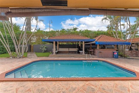Casa en venta en Miami, Florida, 4 dormitorios, 188.13 m2 № 1982040 - foto 3