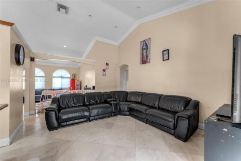 Casa en venta en Miami, Florida, 4 dormitorios, 188.13 m2 № 1982040 - foto 11