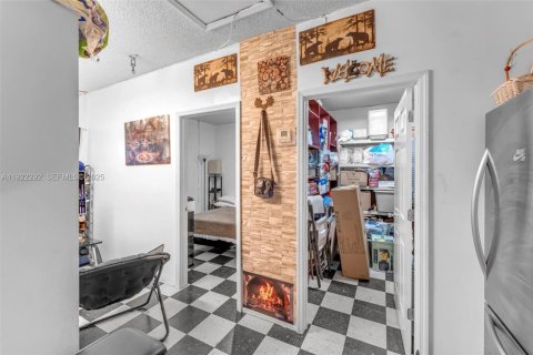 Casa en venta en Miami, Florida, 4 dormitorios, 188.13 m2 № 1982040 - foto 27