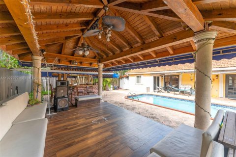 Casa en venta en Miami, Florida, 4 dormitorios, 188.13 m2 № 1982040 - foto 5