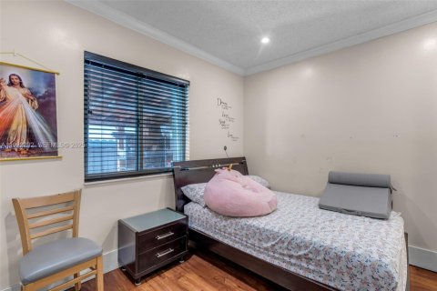 Casa en venta en Miami, Florida, 4 dormitorios, 188.13 m2 № 1982040 - foto 19
